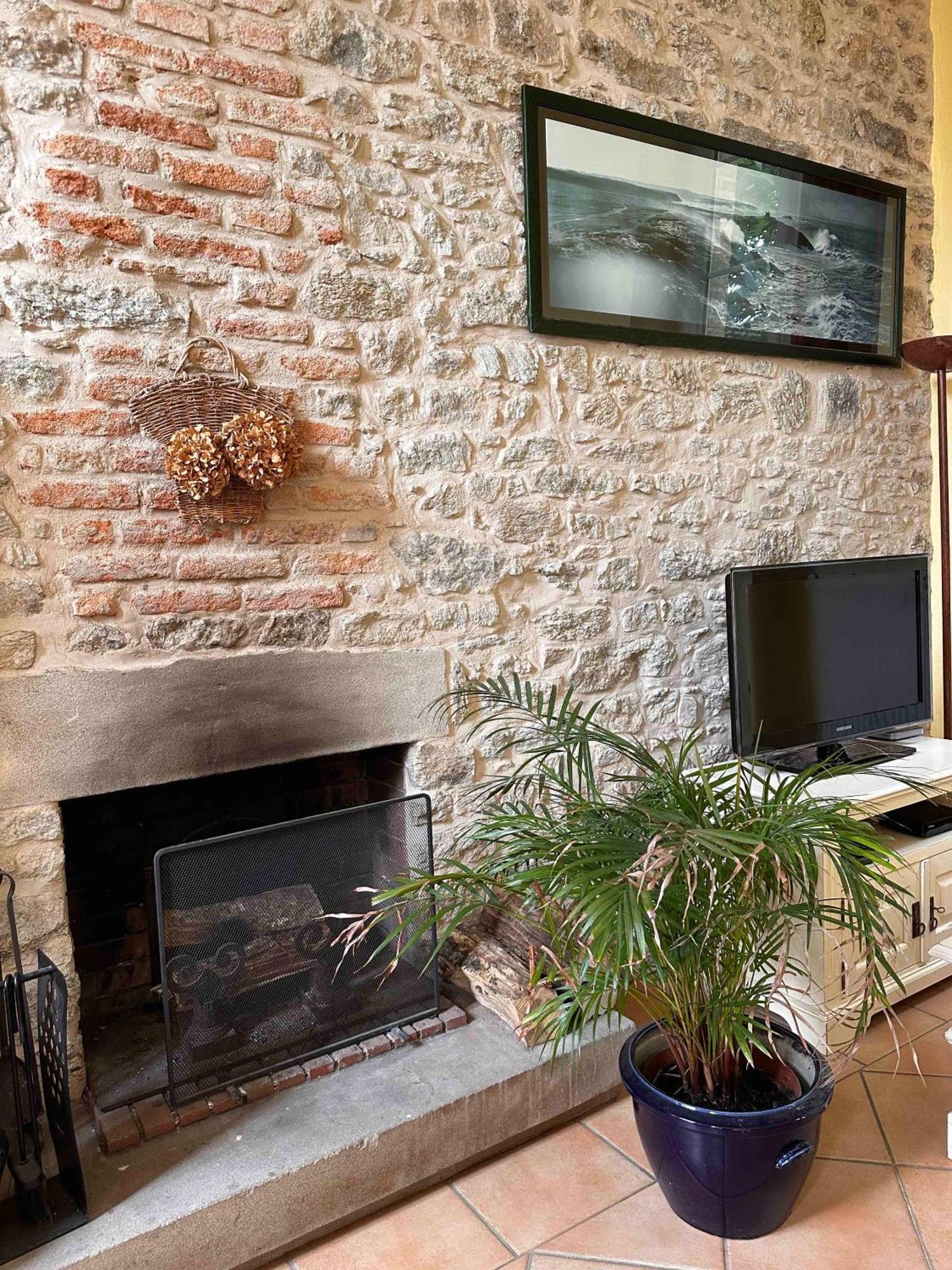 Cottage Dans Ancienne Ecole De 1850 - 2 A 4 Personnes 米西亚克 外观 照片